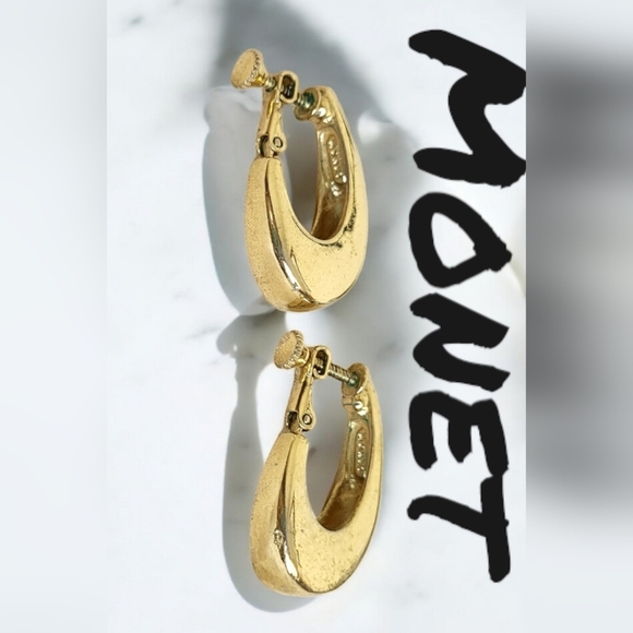 Vintage Monet Oval Hoop Clip On Earrings Screwback Yellow Gold Plated - Picture 1 of 3
